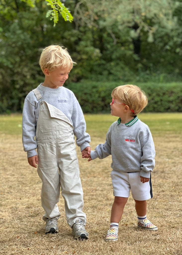 sweat pour enfant et bébé personnalisable we are family de la marque Milk Away