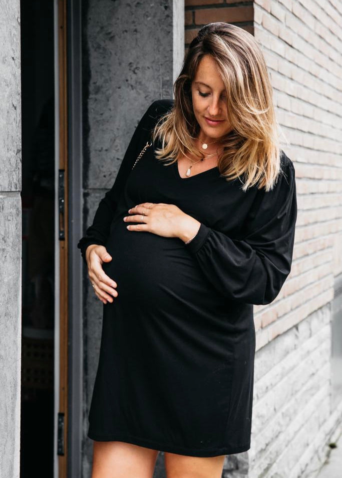 NOIRE RAYÉ BLANC - robe à col rond maternité, allaitement, postpartum –  Nine clothing - maternité évolutive