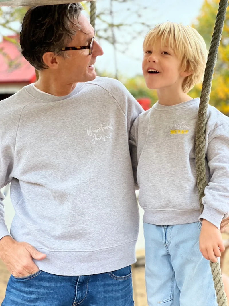sweatshirt en coton gris cadeau de naissance personnalisable pour un jeune papa à assortir en famille Milk Away