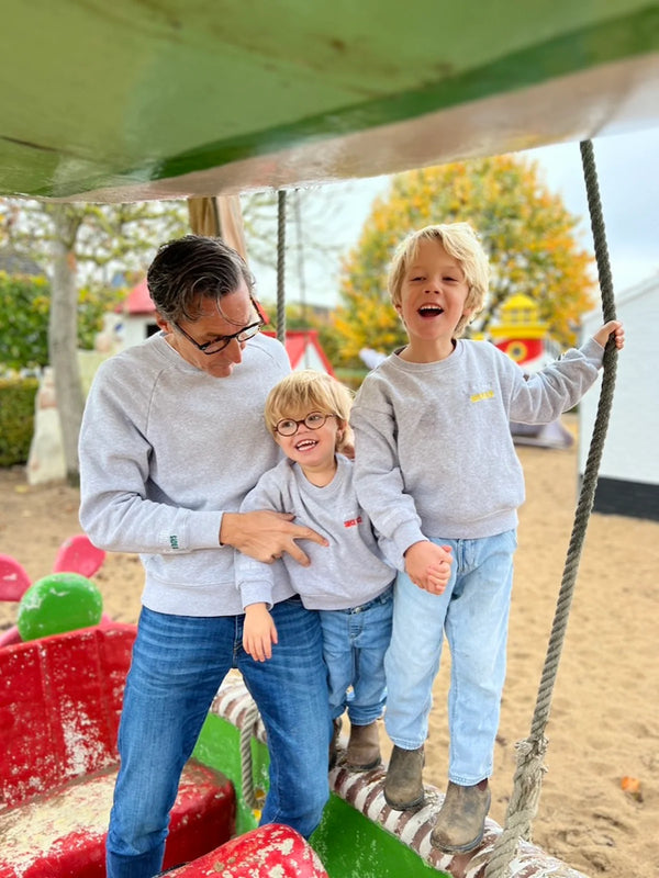 le trio de sweat en coton personnalisable de Milk Away pour assortir toute la famille est le cadeau de Noël idéal