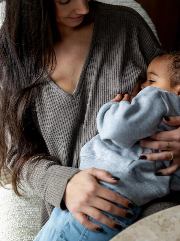 Wool and cotton set from Belgian nursing brand Milk Away , ideal for a serene postpartum period.