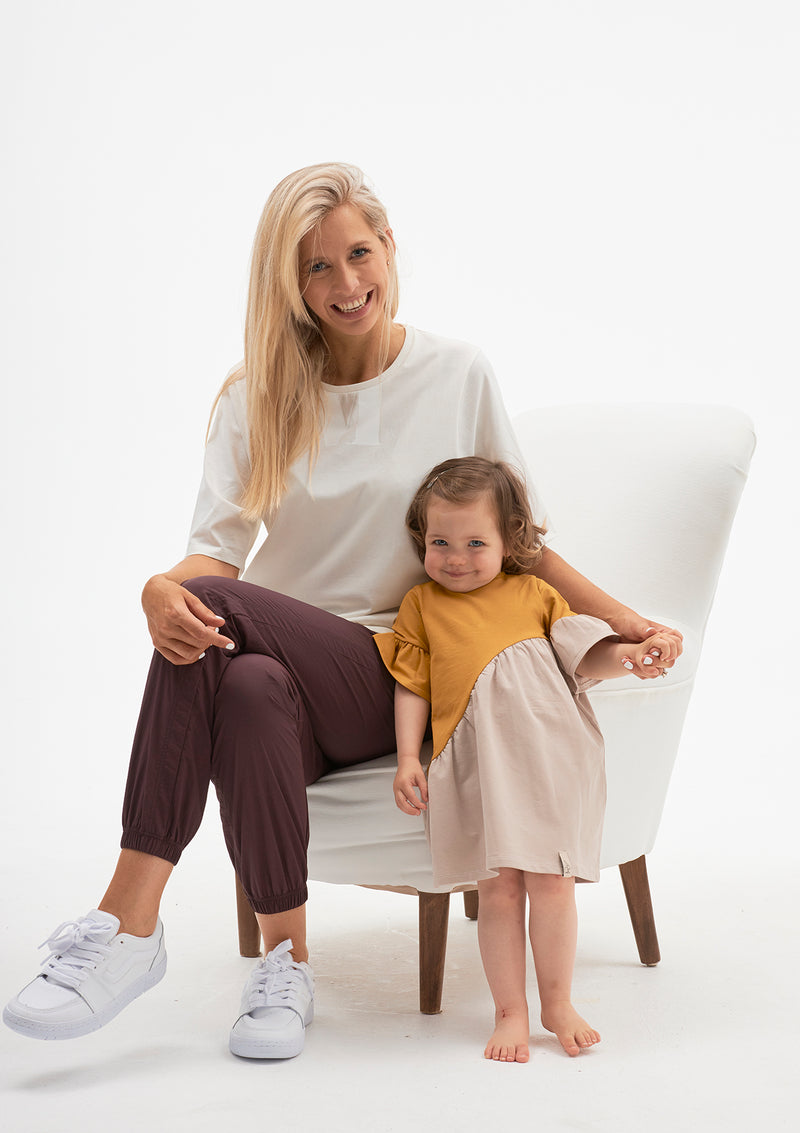 Camiseta blanca 'Who run the world? MUMS'