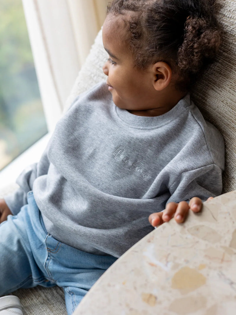 matchy grijs biokatoenen sweatshirt voor kinderen met het hele gezin van Milk Away, het label voor ethische borstvoedingskleding