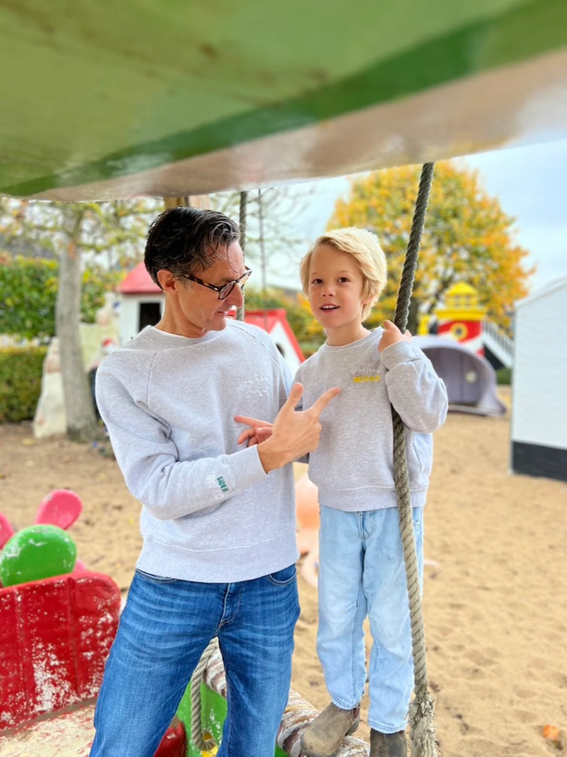 sweat en coton gris cadeau de naissance idéal pour un jeune papa à assortir pour toute la famille Milk Away